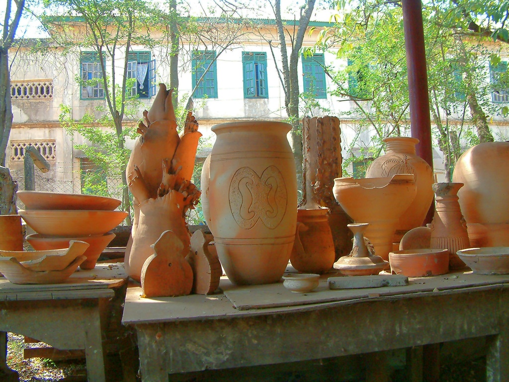 Kunsthandwerk und Toepferei der Westafrikanischen menschen, Kumasi Kunst Xentrum, Ashanti Region, foto von Remo Kurka